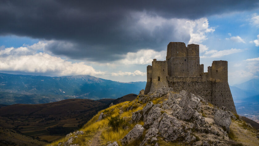 Abruzzo: camminare tra i borghi Aquilani